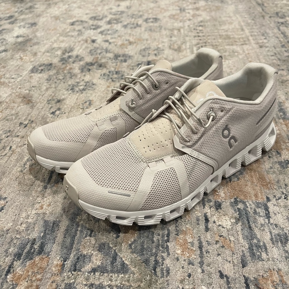 On Women’s Cloud 5 Size 10.5